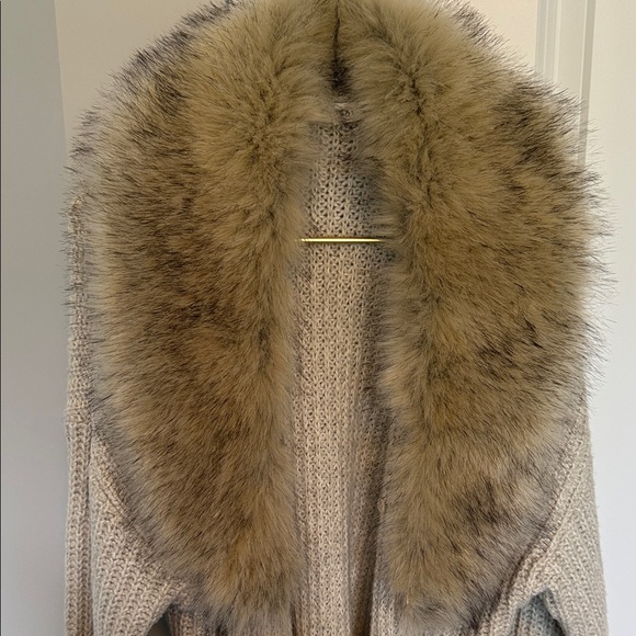 Faux Fur Collar Knit Cardigan - Picture 2 of 6
